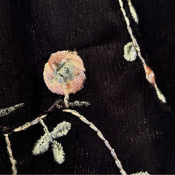 Cirana blouse with growing flower vines stitched over sheer layer, ruffle sleeve - Picture 9 of 9